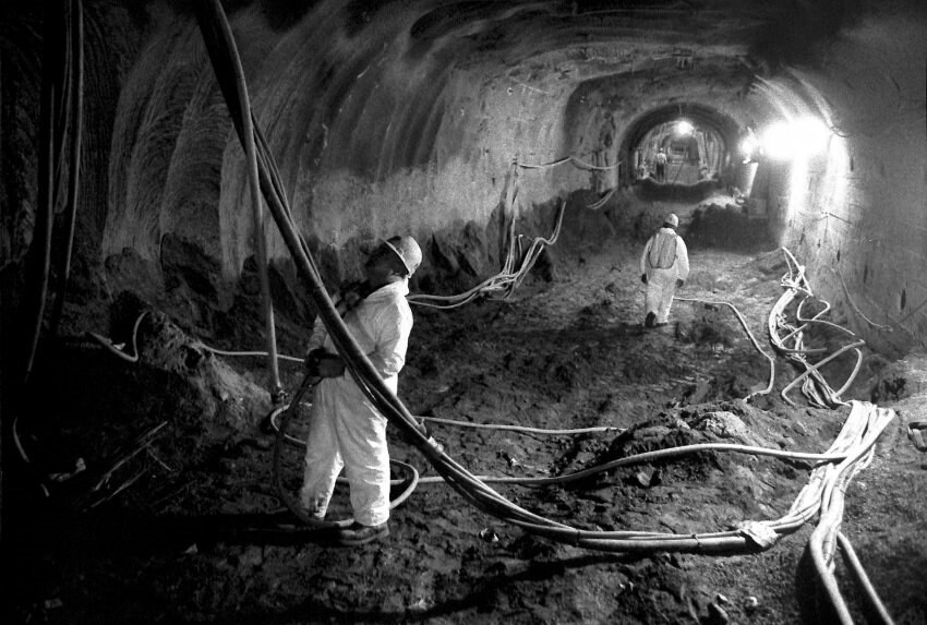 NYTransitMuseum's tweet image. These #NYTMCollection photographs were taken by @SamHollenshead in August and September of 2002. They document the rebuilding of the #PATHtrain rail system after the September 11, 2001 attacks. The badly damaged 100-year-old Hudson Tubes underwent extensive renovation.