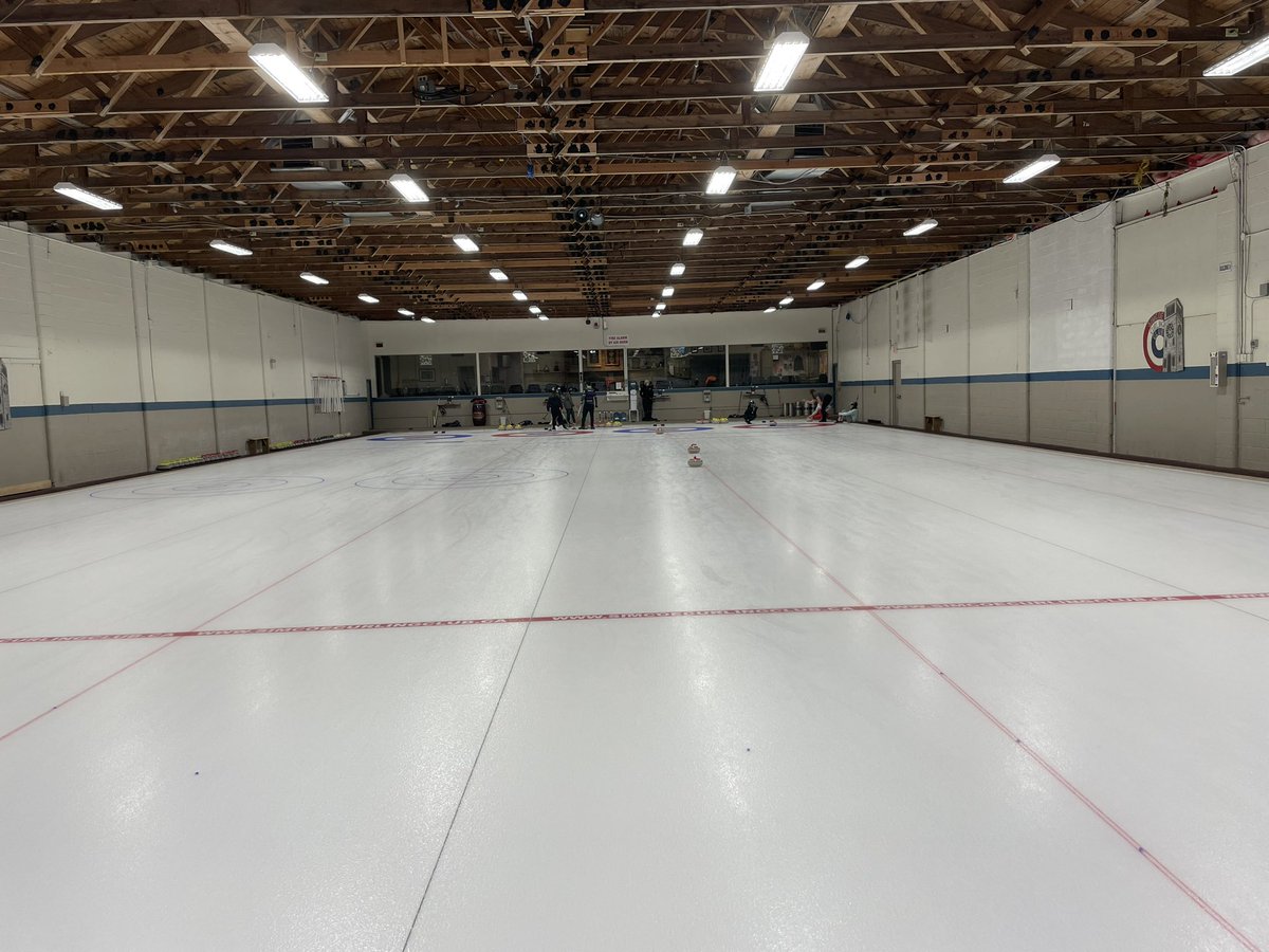 JoshKel49556220's tweet photo. Grade 8’s travelled to the Simcoe Curling Club and learned how to curl @GEDSB @WalpoleNorth https://t.co/OGKoFaQ4kF