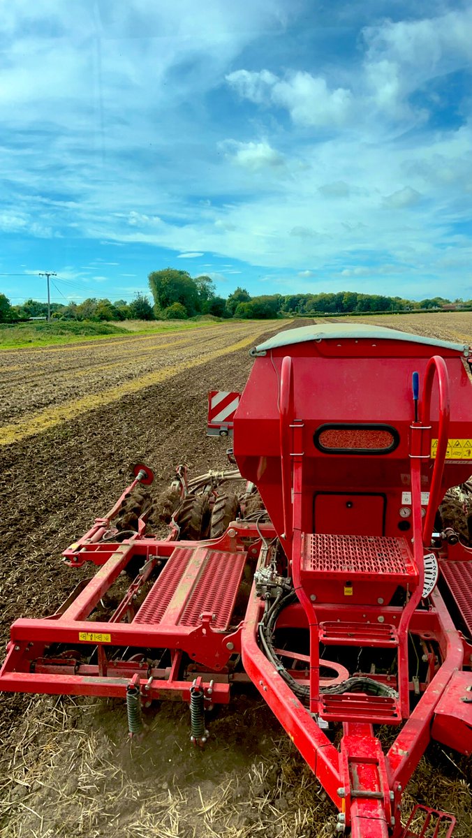 JonnyStorey3's tweet photo. The end is in sight for what has been a tricky drilling season, from direct drilling to plough and combination, but there it’s in!👍🏼 https://t.co/sqZYE7NNmp