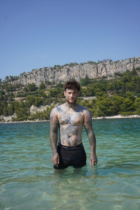 Back in the titties days https://t.co/Zmm7v872X3