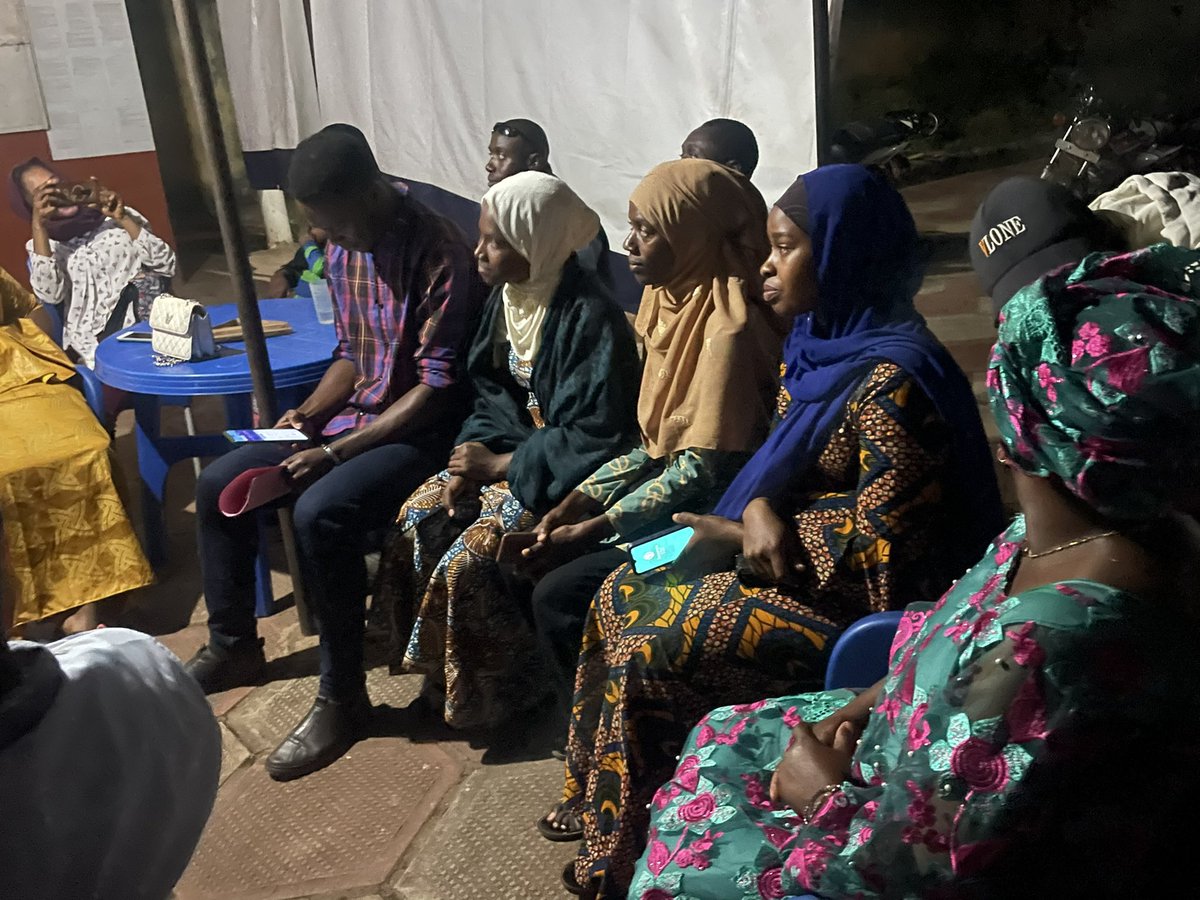 sagnane20's tweet photo. 🦠À l’espace jeunes de #Pita 🇬🇳: des discussions constructives avec les responsables des structures d’encadrement et des pairs éducateurs du Centre d’Ecoute de Conseils et d’Orientation des Jeunes (CECOJE)

@unfpa_guinee https://t.co/1wwaVU9mAi