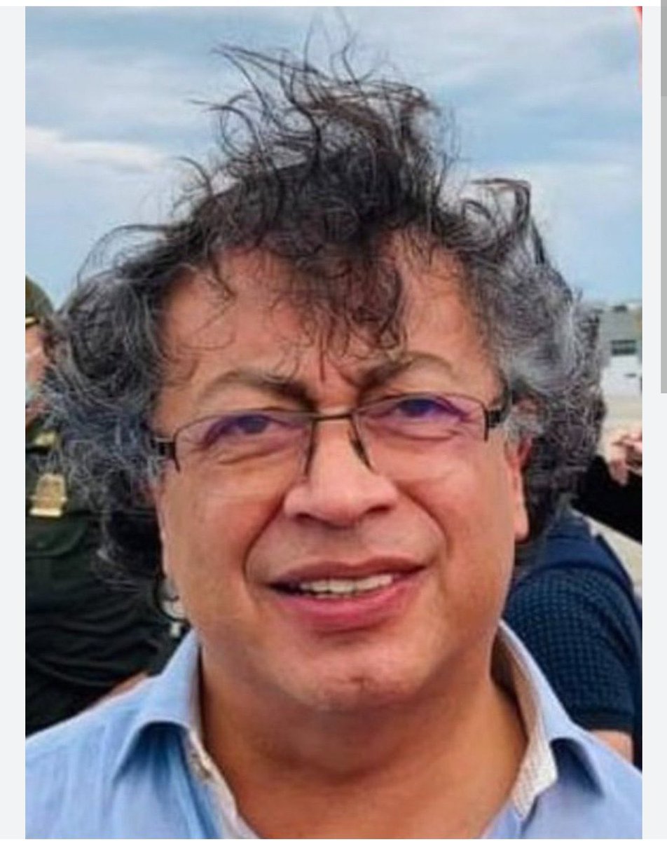 ArgiroCasta888's tweet photo. Alias nido de pájaro … mitad paja , mitad mierda. https://t.co/DzK84DBsy6