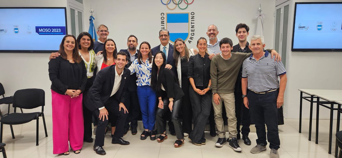 lettyalca's tweet photo. Hoy un día muy especial!! El final de un curso muy especial y sobre todo de muchísimo aprendizaje!! MOSO Gestión Deportiva Avanzada, realizada en el @PrensaCOA . 
Me llevo grandes amigos y compañeros que compartimos la pasión por el deporte!! 🫶🏻❤️ https://t.co/GntmEjWOYT