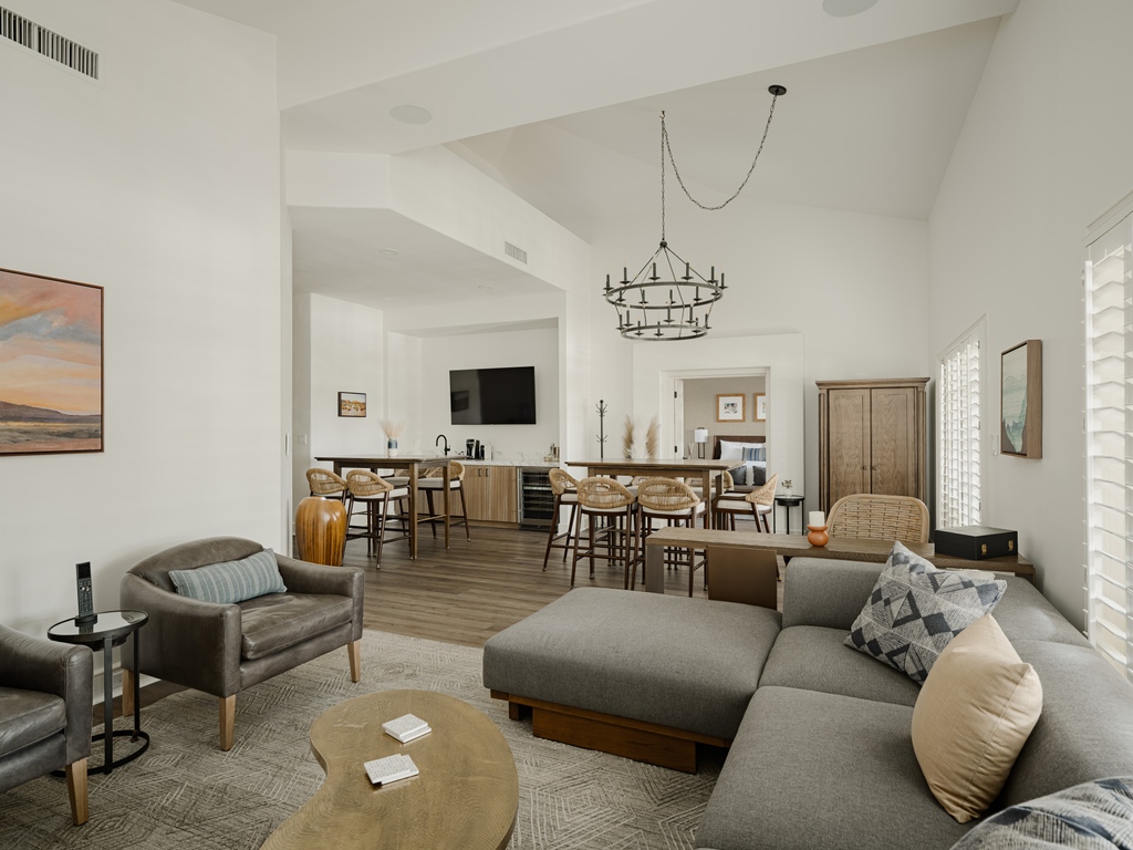 Did you invite your family for the holidays but don't have a place for them all to stay? No worries, we'll host. #SuiteLife #PhoenixResorts #ArizonaResorts