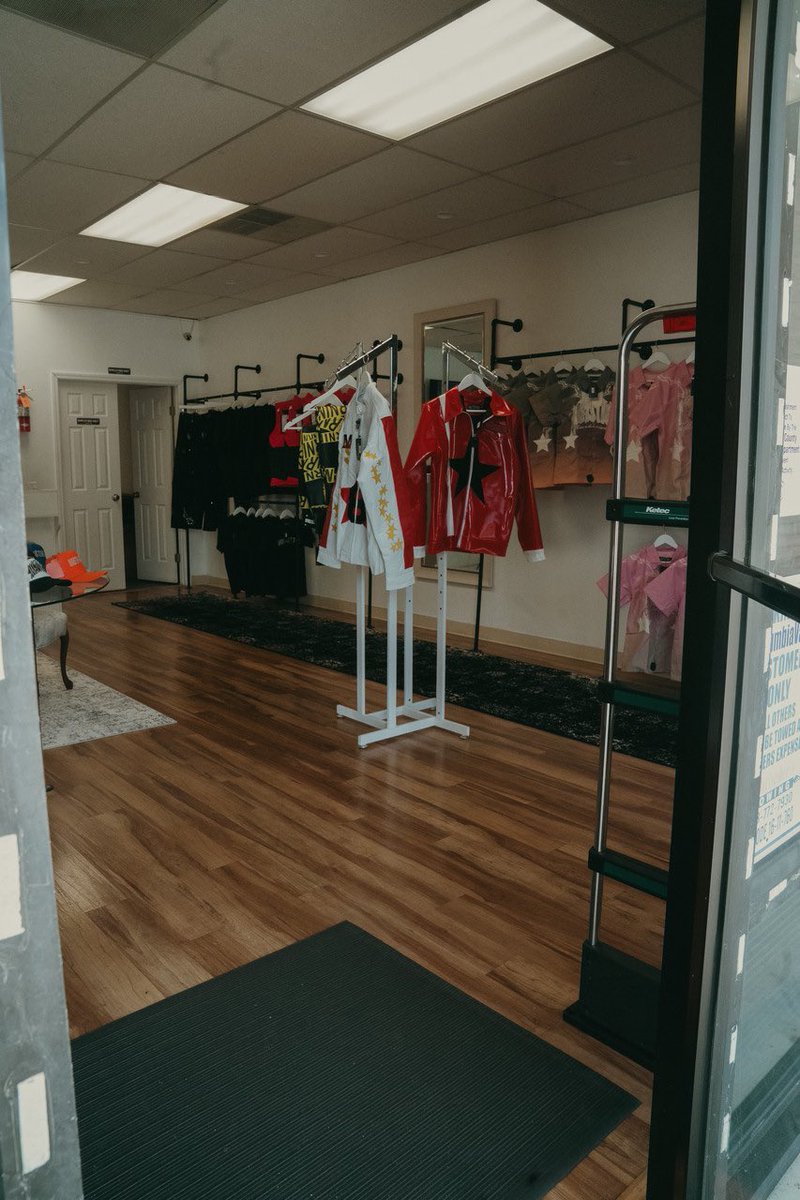 _SPLK's tweet image. OPENED MY FIRST CLOTHING STORE FOR MY BRAND, METSTAR, IN NORTHEAST, COLUMBIA! LOOKING TO PROVIDE A NEW FASHION OPTION HERE. NEW PIECES DROPPING EVERY WEEK. COME BY AND CHECK IT OUT IF YOU HAVENT YET. 9557 TWO NOTCH ROAD, SUITE B, COLUMBIA, SC 29223 ✨