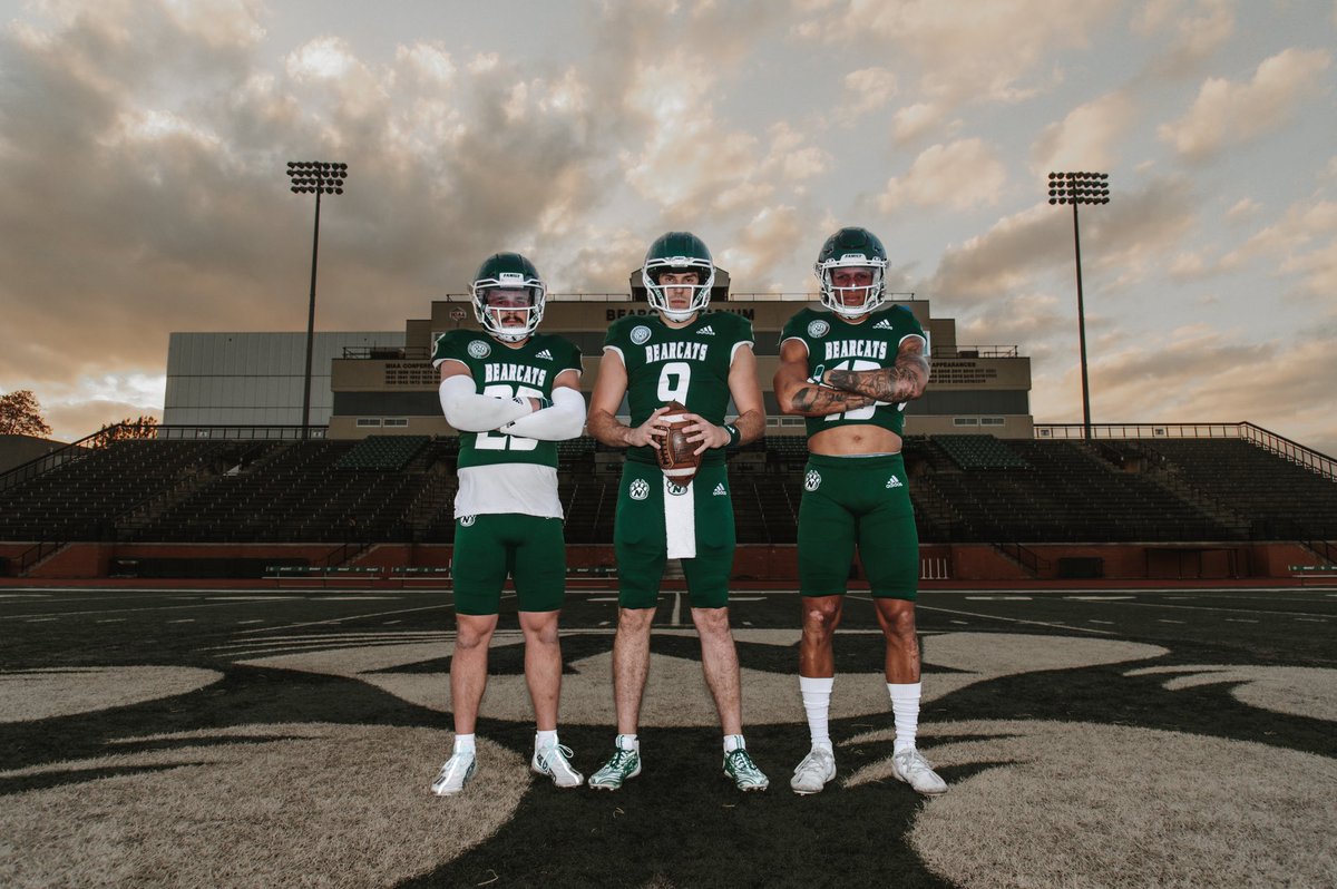 green/green threads for senior day💪🏼