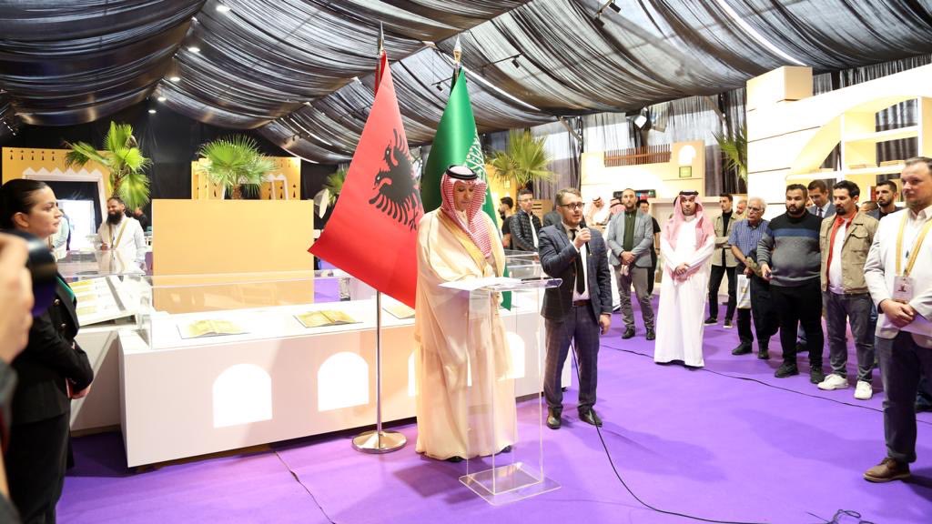 KSAembassyAL's tweet photo. افتتح سعادة #السفير_فيصل_حفظي يوم  ٢٠٢٣/١١/٩ معرض جسور الذي تقيمه وزارة الشؤون الإسلامية والدعوة والإرشاد في تيرانا، وذلك بحضور عدد من المسؤولين وممثلي السلك الدبلوماسي. ويسلط المعرض الضوء على جهود المملكة في خدمة الإسلام والقرآن الكريم، بالإضافة إلى جوانب من ثقافة المملكة. https://t.co/jYAfUduM2K