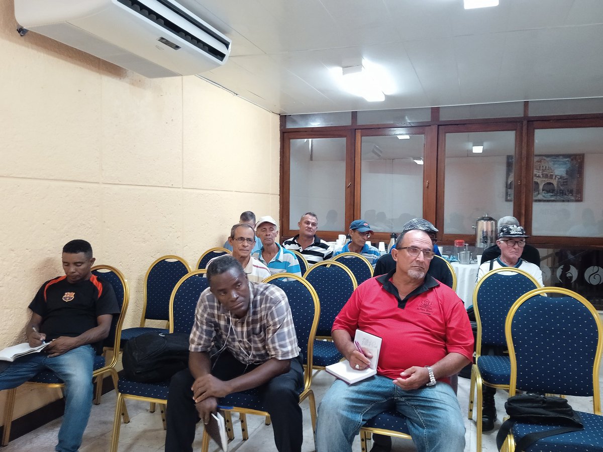RiveroYainier's tweet photo. Se realiza la reunión de Secretario de la Demarcación Retrete- Cañadon - Guardalavaca. #Banes  #Holguin 
#banes65añosdevictorias 
#holguin65añosdevictoria https://t.co/Kvy8SsgkHu