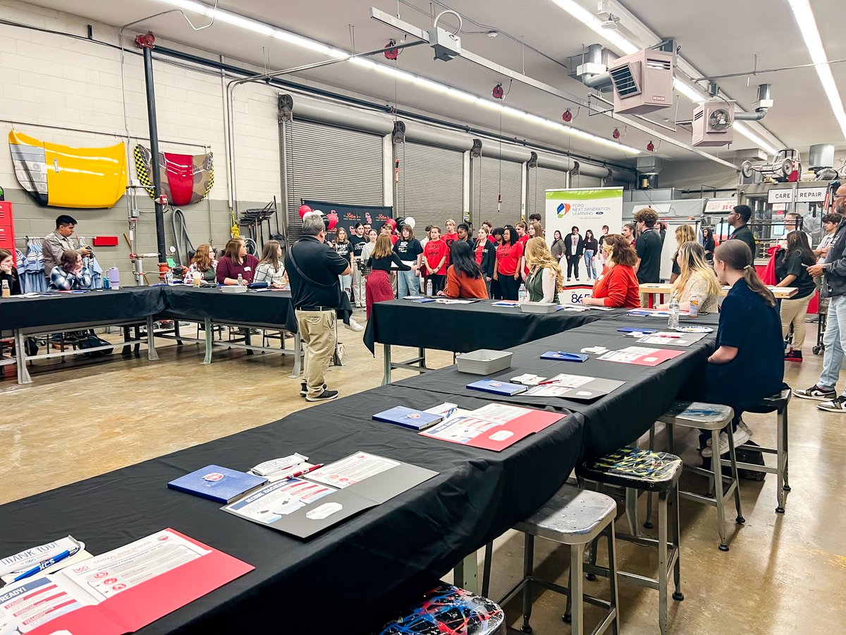 Potential KCS employees visited our elementary, middle, and high schools today to catch a glimpse of the incredible programs at our schools and the high-quality teaching and learning happening in our classrooms! Thank you to all our guests for a wonderful day!