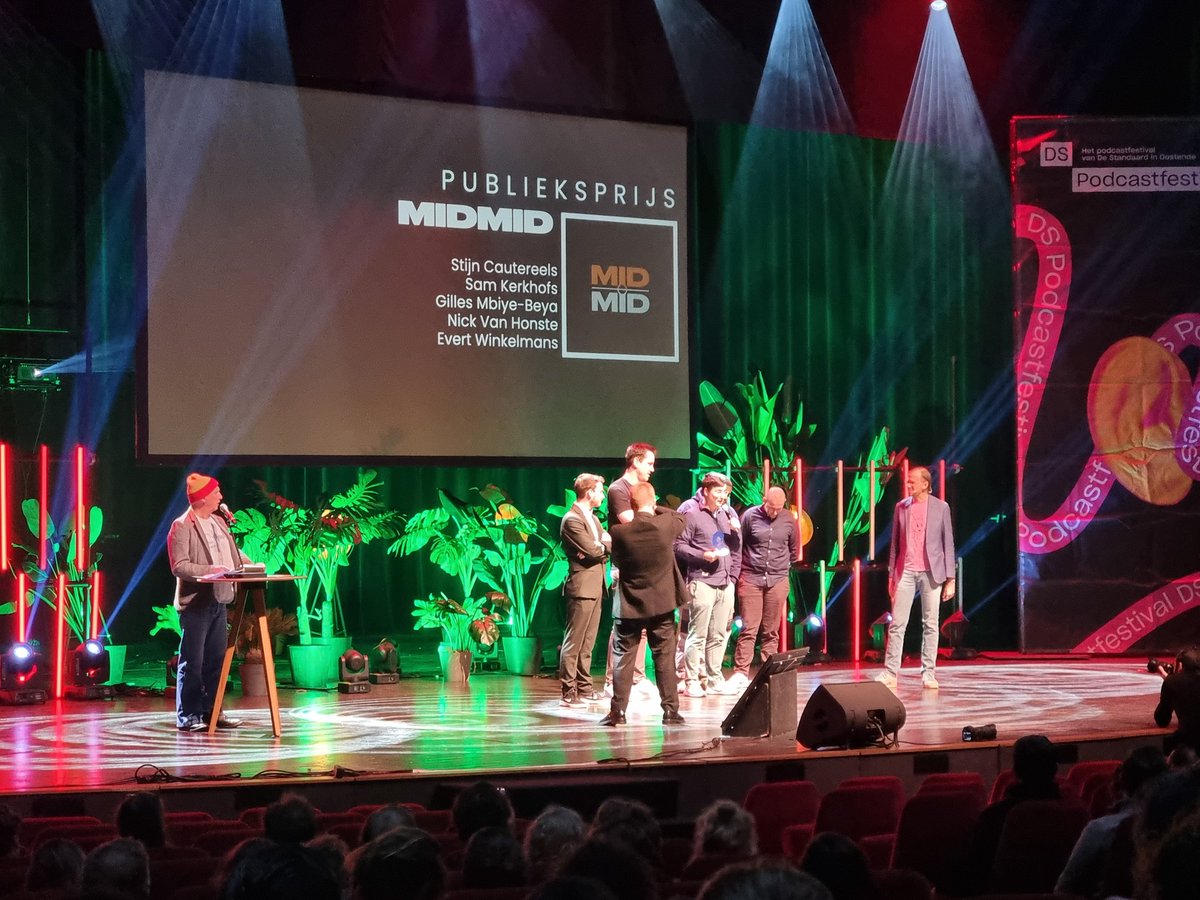 BramK1983's tweet photo. Proficiat @MIDMIDpodcast met de Oorkonde 'Publieksprijs voor beste podcast'.
@winkelmans @samkerkhofs @Gillesmbb, jullie overnachten in Oostende en komen dat morgen vieren bij @kvoostende ? 😉
#Oorkondes #Oostende #MidMid https://t.co/GSFYk7HQ0P