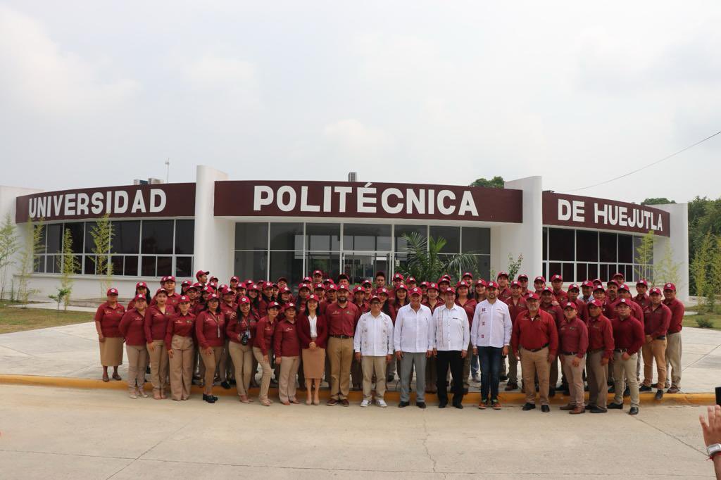 natycastrejonv's tweet photo. Es un verdadero placer estar presente en la @uphuejutla para celebrar 11 años de su apertura. Expreso el pleno reconocimiento del gobernador @juliomenchaca_ a la extraordinaria labor formativa que esta institución ha venido realizando.

En #Hidalgo nos hemos propuesto garantizar el derecho a una educación centrada en el ser humano, que sea equitativa e inclusiva, que atienda las características de nuestras y nuestros estudiantes, considere las potencialidades y necesidades regionales, y se refleje en el bienestar integral y la ampliación de las oportunidades para sus egresados.

#PrimeroLaEducación
#NatyCastrejón