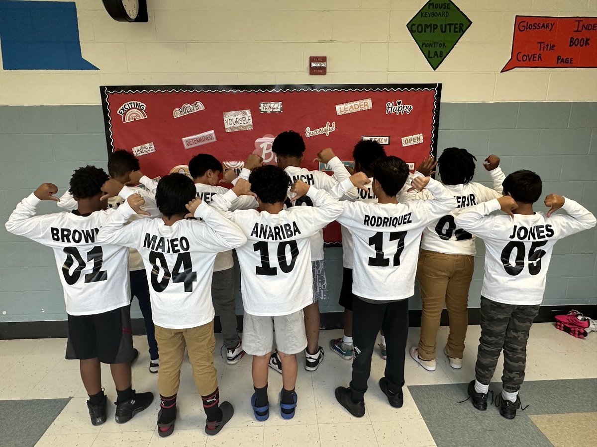 pcps_va's tweet photo. The Cool Spring Elementary 5th Grade Soccer ⚽ Team is tournament-ready! Let's wish them luck for tomorrow 👍🏾 #TournamentReady #GoodLuckTeam #CoolSpringElementary https://t.co/Npg9hf93b2