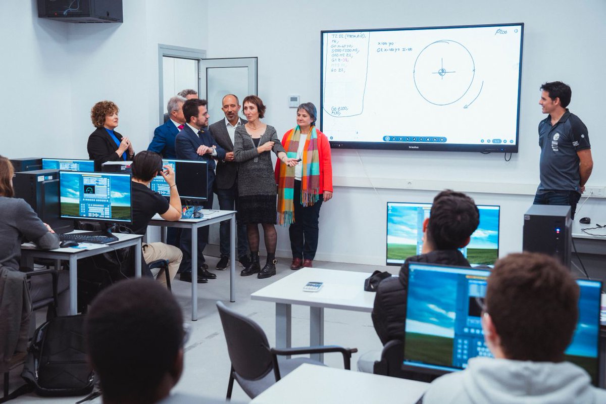 Les noves instal·lacions del <a href="/CfpManresa/">CFPManresa</a> de la Fundació Lacetània sumen 800 m² de noves aules, tallers i despatxos. Més espai per donar oportunitats als joves, professionals o aturats que vulguin convertir-se en treballadors d'un sector estratègic pel país com el del metall.