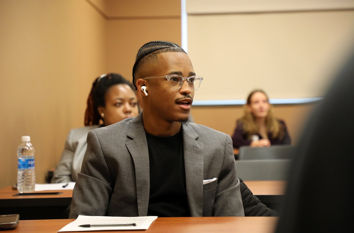 BloomsburgU's tweet image. Gain The Edge 👔👠💼🐾 #ZIPD #ProfessionalU #HuskyUnleashed #BloomOnward #business #conference #alumni

📷 ➡️ lnkd.in/e-HYURqX