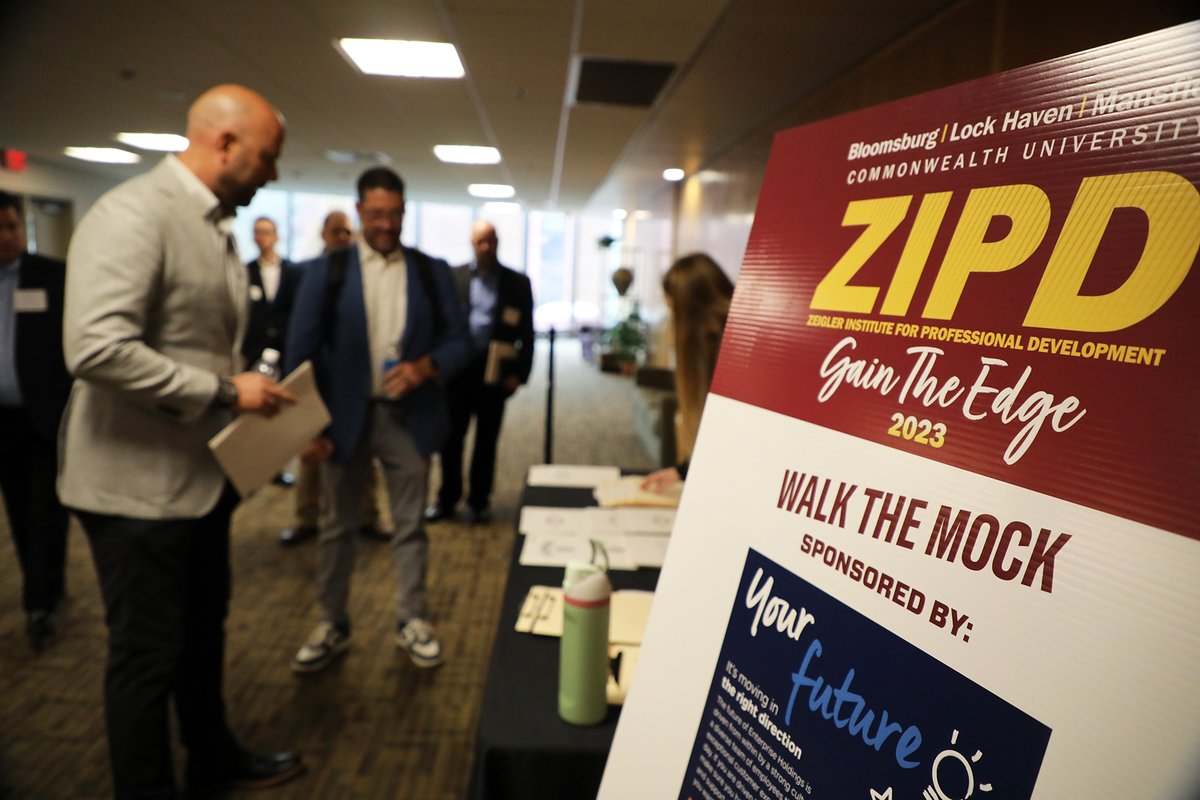 BloomsburgU's tweet image. Gain The Edge 👔👠💼🐾 #ZIPD #ProfessionalU #HuskyUnleashed #BloomOnward #business #conference #alumni

📷 ➡️ lnkd.in/e-HYURqX
