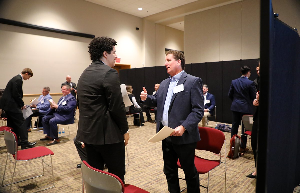 BloomsburgU's tweet image. Gain The Edge 👔👠💼🐾 #ZIPD #ProfessionalU #HuskyUnleashed #BloomOnward #business #conference #alumni

📷 ➡️ lnkd.in/e-HYURqX