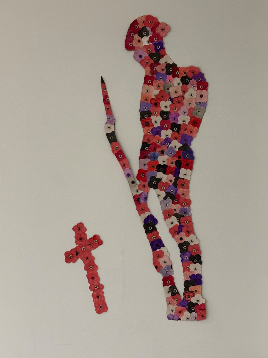 Pupils in history have been learning about the different coloured poppies that people wear and what they mean. They then coloured in a poppy and picked a way to display them. <a href="/poppyscotland/">Poppyscotland</a> <a href="/McLarenHigh/">McLaren High School 🏳️‍🌈</a> <a href="/McLarenHumaniTs/">Mclaren Humanities</a> <a href="/poppy_bud/">Poppy Bud</a>