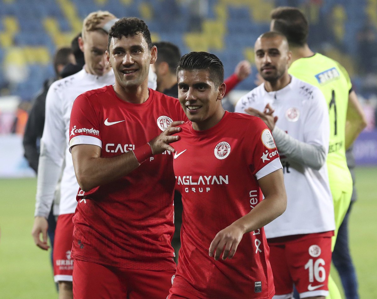 Antalyaspor's tweet photo. 🤫 Üst üste 3️⃣ galibiyetten sonra gelen maç sonu üçlüsü. Şşşşşşş… 1️⃣, 2️⃣, 3️⃣

😴 İyi geceler Antalyaspor ailesi!

#BitexenAntalyaspor https://t.co/jHT0XYLsJU