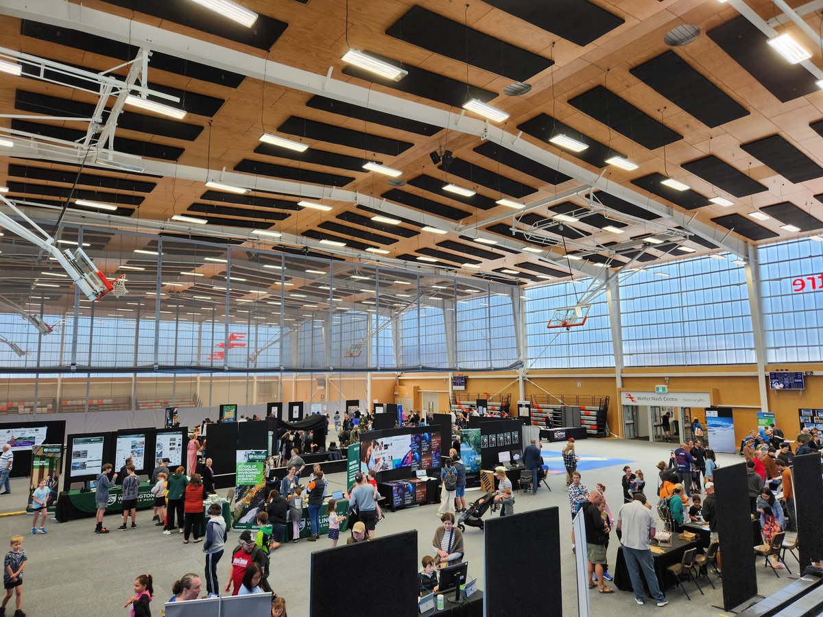 pollenkat's tweet image. @GeoscienceNZ Earthfest is on NOW! Free entry, come down to the Walter Nash Centre in Lower Hutt to experience fossil digging. Volcano demonstrations, tsunami generation &amp;amp; much more!