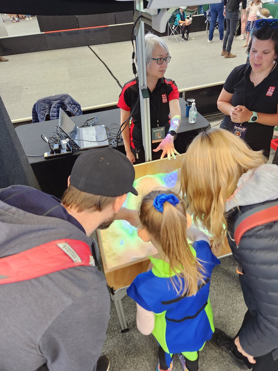 <a href="/GeoscienceNZ/">GSNZ</a> Earthfest is on NOW! Free entry, come down to the Walter Nash Centre in Lower Hutt to experience fossil digging. Volcano demonstrations, tsunami generation &amp; much more!