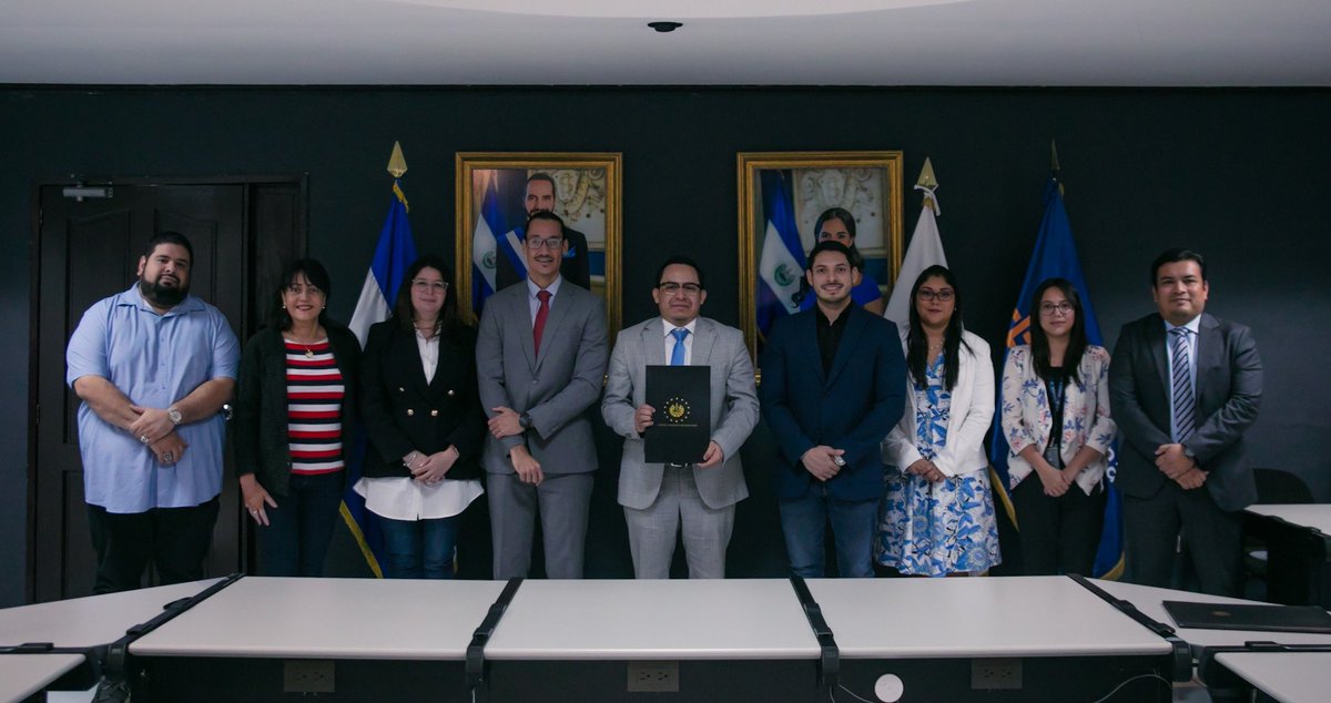 SvLizama's tweet image. Convenio entre @CNRSV y @aduanas_SV el cual constituye un avance de la cooperación interinstitucional y una herramienta clave por el respeto de los derechos de propiedad intelectual en el 🇸🇻  junto a @c_trigueros aplaudimos las gestiones de  @BenjaminMayo_SV