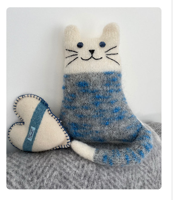 This gorgeous blue cat knitted by #threewoollyowls is residing in Norfolk now!  #cat #knittedcat  #collectibles #handmadeintheuk #giftideas #Christmasgifts #handmadehour threewoollyowlsstore.etsy.com