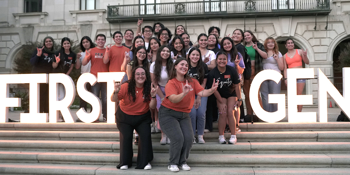 UT_DCCE's tweet image. Relive some fun moments from the big university-wide #FirstGenLonghorns Celebration Day by visiting our Flickr album! bit.ly/464NlRj
Horns up to all our amazing students who will become the first in their families to earn a college degree! 🤘 🎉 🎈 🎊 @UTAustin