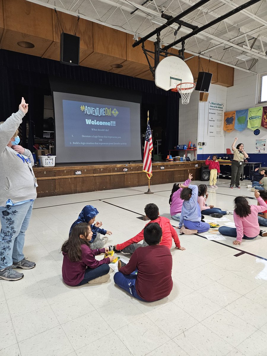 Learning is extended for over 80 students at #WestZD6 on a Friday afternoon. Art Club and Discover Scouts help make West a community of learners! <a href="/JedwardsJoseph/">Joseph Edwards</a>