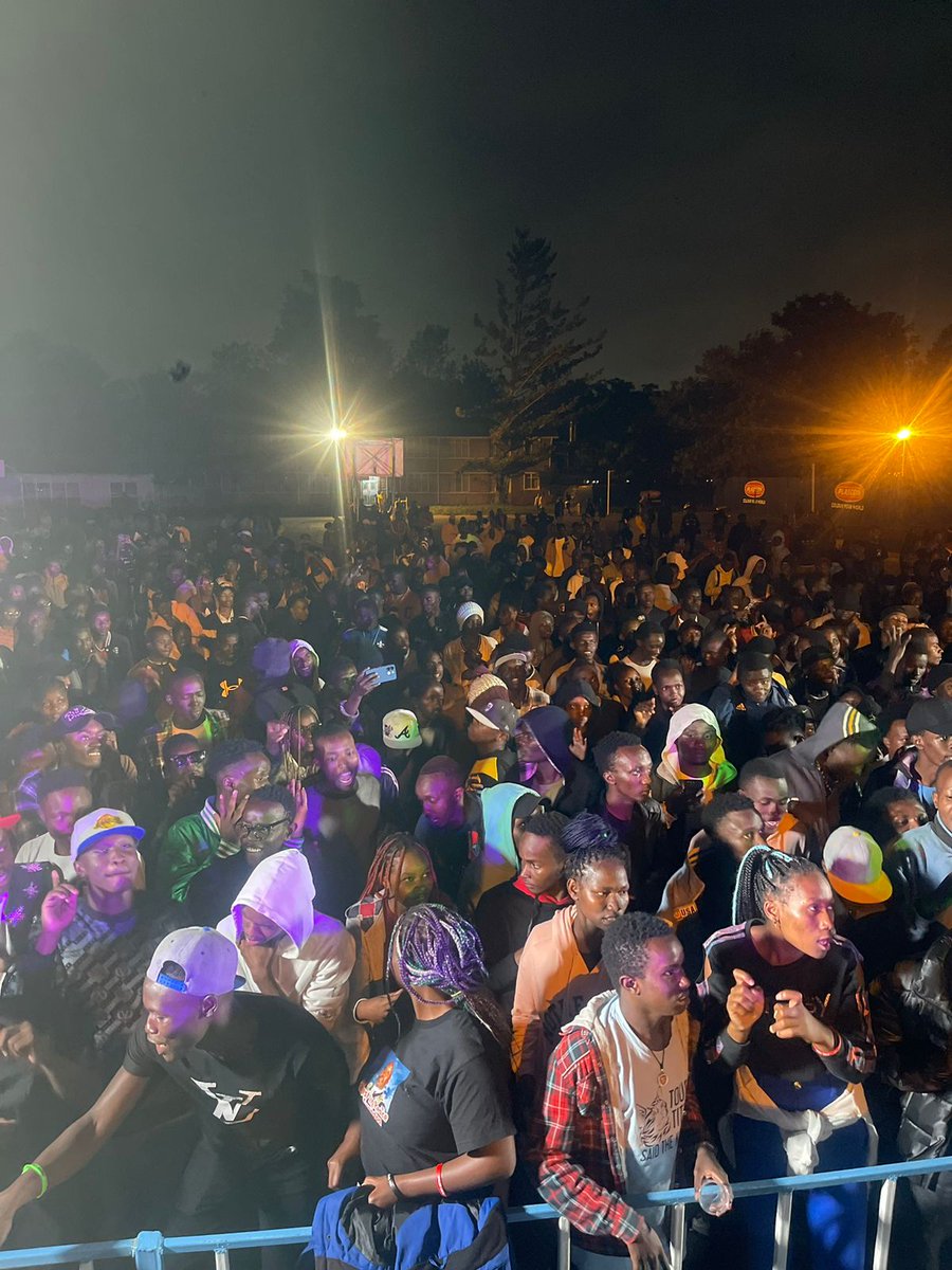 Radio47_Kenya's tweet photo. Painting @KenyattaUni with the gold colours of @captainmorgangoldke . @WillisRaburu @y_oungballer #CaptainMorganSpiceTakeover https://t.co/naYON3975k