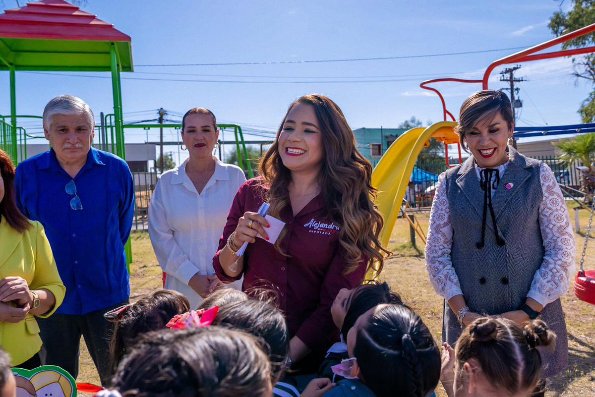 ☀️ Con capacidad y compromiso, la mañana de este viernes estuvimos presente en la Primaria José María Morelos, hicimos entrega de 2 módulos de juegos beneficiando a 292 alumnos con la finalidad de contribuir a su desarrollo físico, social, emocional y cognitivo. 👦🏻👧🏻