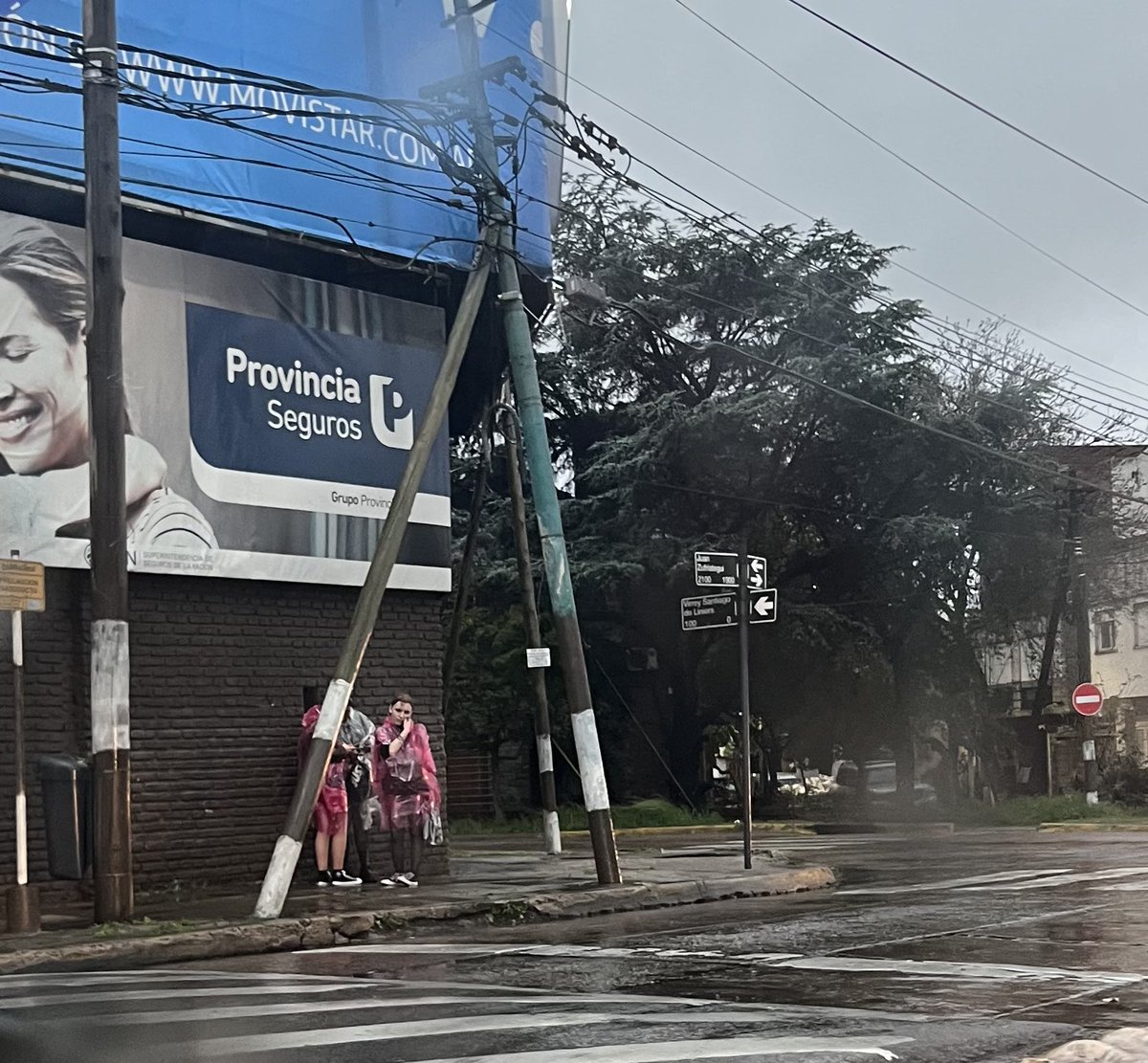 a_tombolini's tweet photo. Swifties perdidas en platense https://t.co/UhHYzHSIcP