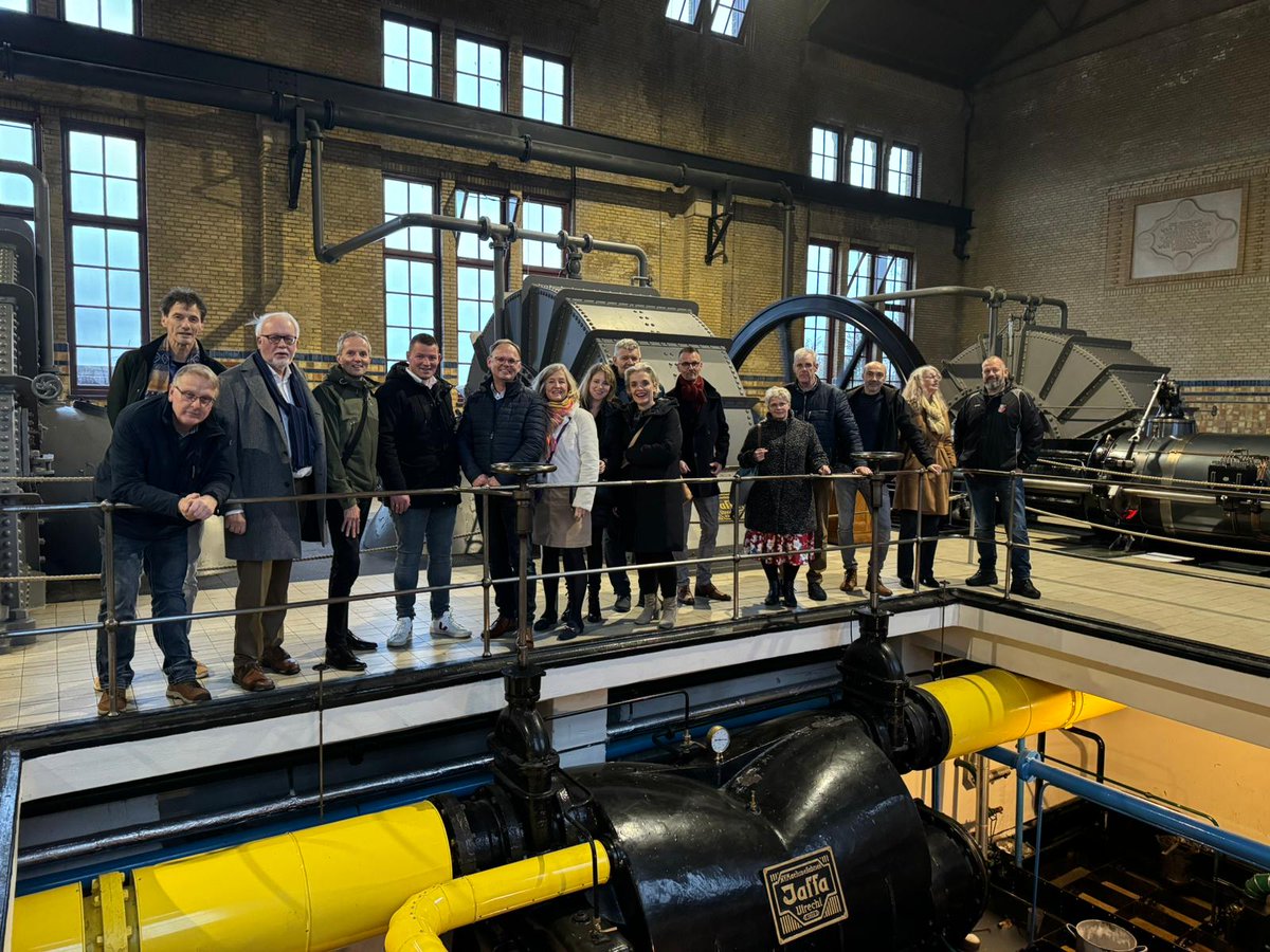 Vanmiddag was ik bij het afscheid van een zeer gewaarde oud-collega van <a href="/RoyalJongbloed/">Royal Jongbloed Publishing</a>. Hij is een stoomliefhebber, dus we begonnen bij het @DFWoudagemaal, dat momenteel ook werkt door de vele regen van laatste tijd. Erg gezellig ook om iedereen weer te zien!