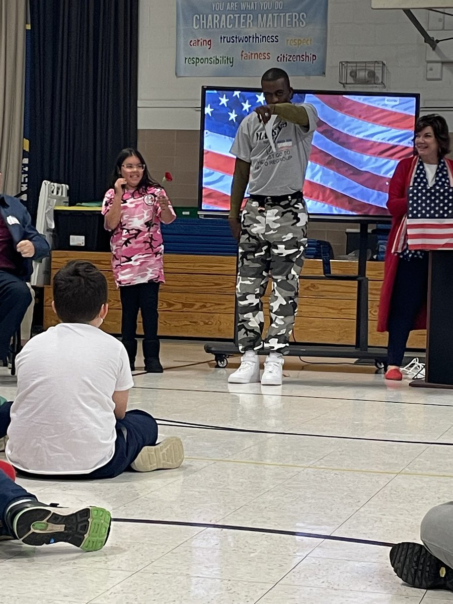MpsPerce's tweet photo. Land of the FREE because of the BRAVE ❤️🤍💙 Happy Veterans Day! 🇺🇸🇺🇸 https://t.co/TcagRvkMfb