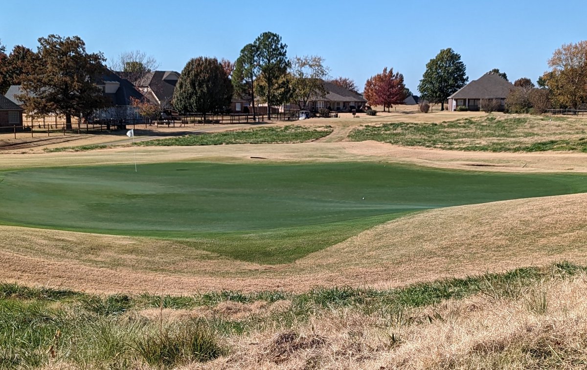 brgcsuper's tweet photo. Another beautiful day for golf! Getting spoiled by all this nice weather! https://t.co/70nRLZP1Gd