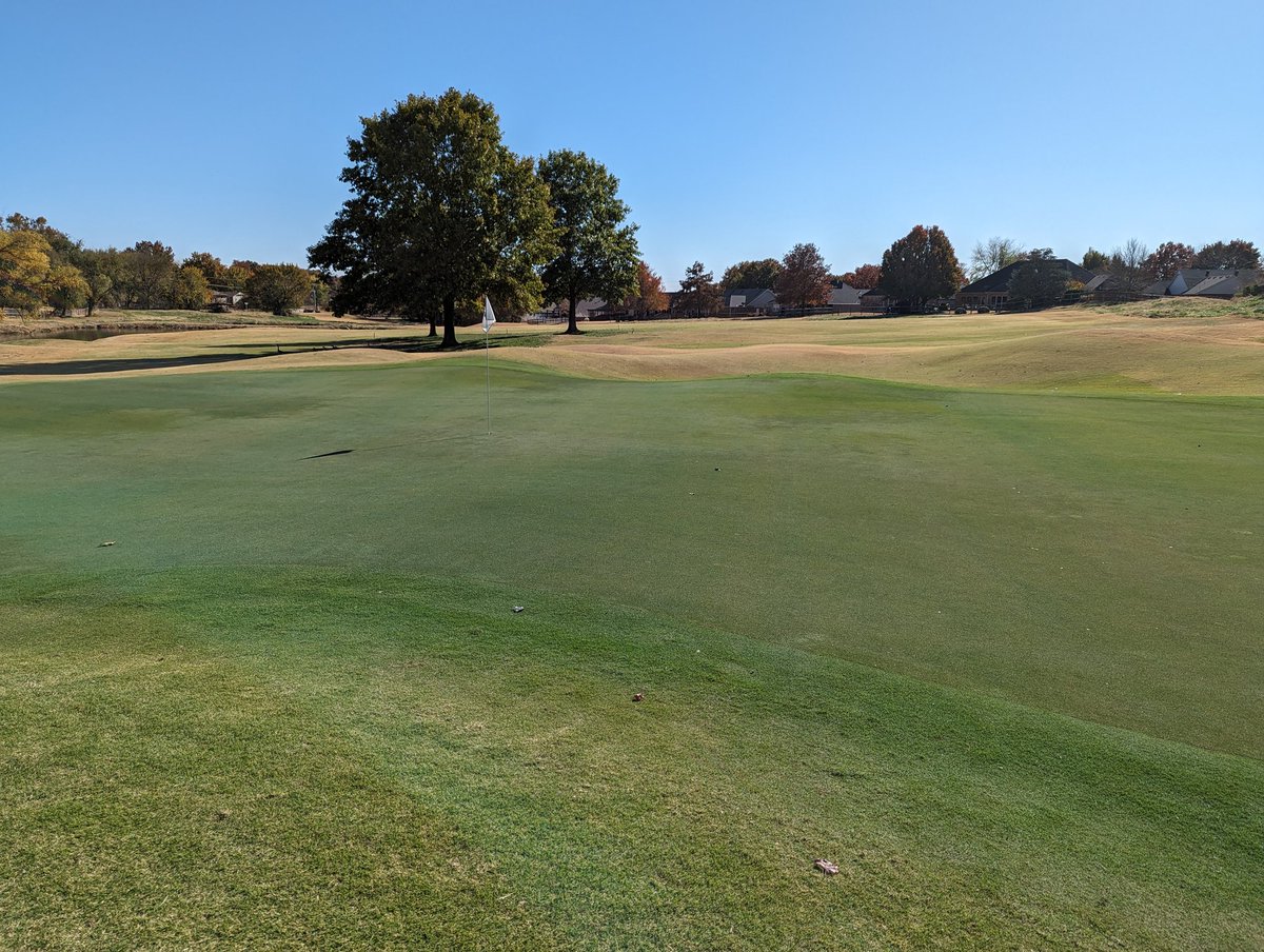 brgcsuper's tweet photo. Another beautiful day for golf! Getting spoiled by all this nice weather! https://t.co/70nRLZP1Gd