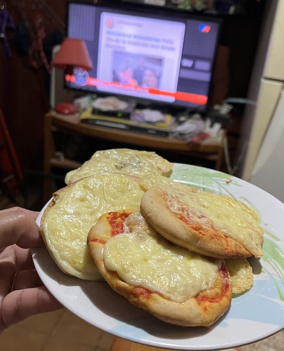 #TNCENTRAL Desde la gloriosa ciudad de Lanús, unas pizzetitas. Besos Mario y besis para todos 🥰