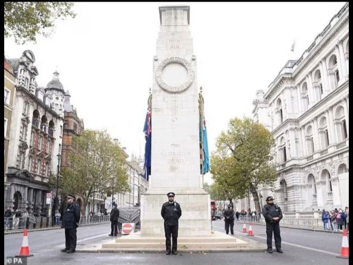 London, UK 🇬🇧 
Sad indictment of 2023.
Cenotaph protected 24/7 by Met police over #ArmisticeWeekend. 😔🙏
#LestWeForget #RemembanceDay #Lbc #GBNews @TalkTV