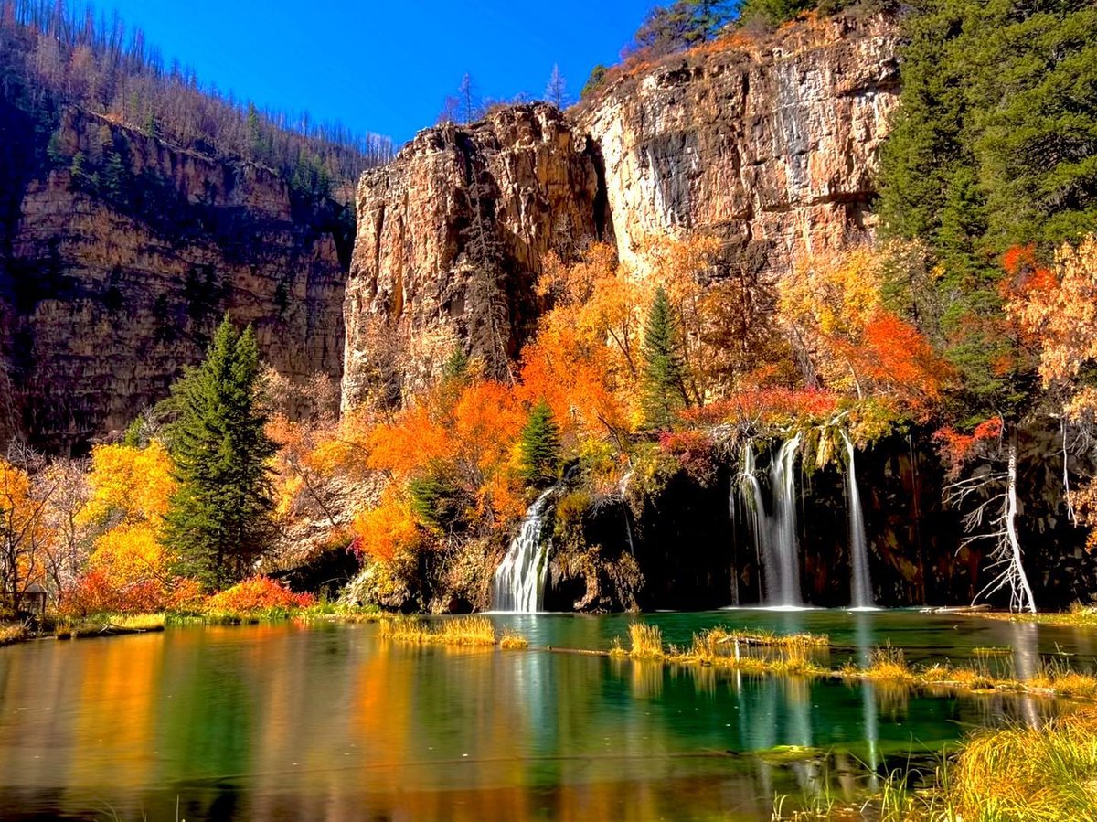 Although the leaves have fallen, Hanging Lake is still a stunning hike this fall. To honor Veteran's Day, this weekend all veterans will receive a free hiking permit. A reservation is still required and may be booked at l8r.it/CYMv

📷️: <a href="/home/">Geneia@home</a>.is.roam