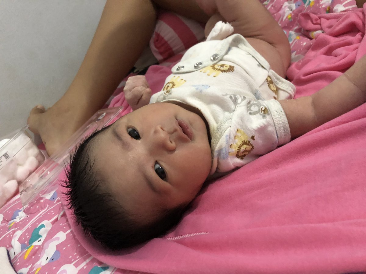 Tiba tiba baru bangun liat anak gemez di samping 🥰😍