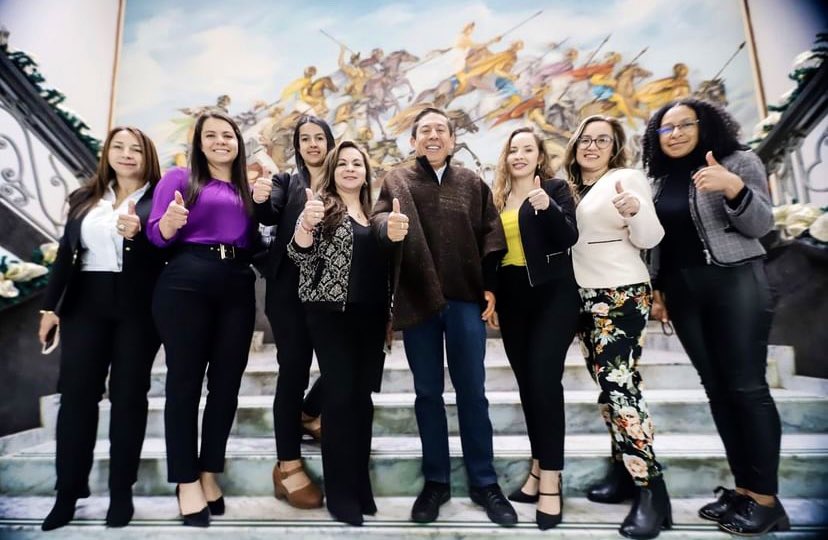 SandramUrrutia's tweet photo. Estuve junto a 6 grandiosas y sorprendentes mujeres siendo parte de la comisión de empalme del gobernador electo de Boyacá @CarlosAmayaR y su equipo de trabajo.
Para mí es un honor hacer parte de este proyecto y trabajar con y por mi tierra. https://t.co/Apj4667CsN