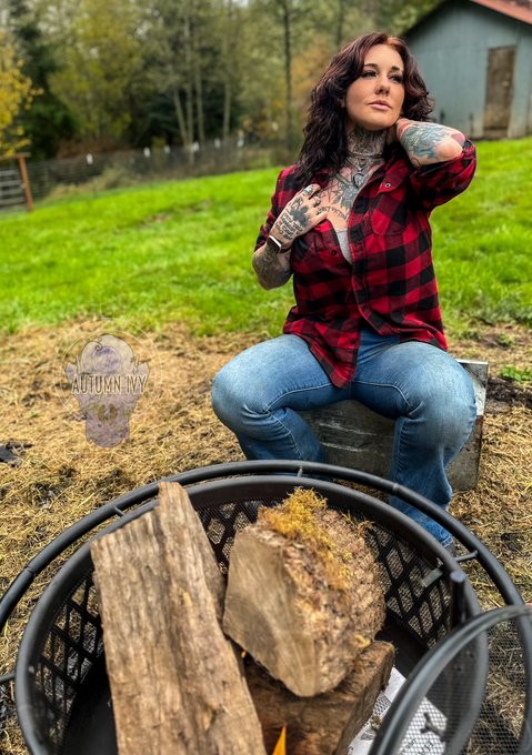 Comfy buff girl camping season is here. Don&rsquo;t forget your lucky flannel. https://t.co/T8Hmab5QQQ