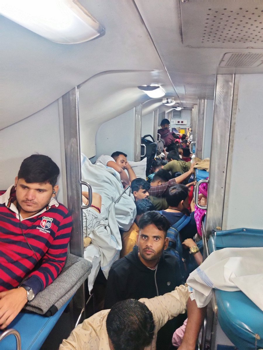 RashiParihar's tweet photo. Urgent plea to @RailMinIndia @Central_Railway  @AshwiniVaishnaw ji Overcrowding in train bogies is causing distress, especially for ladies who can't access toilets. 
This is the condition of AC  bogies 
Train number : 12141
Train name : Patliputra express 
#indianrailways https://t.co/J1AwFIGrEG