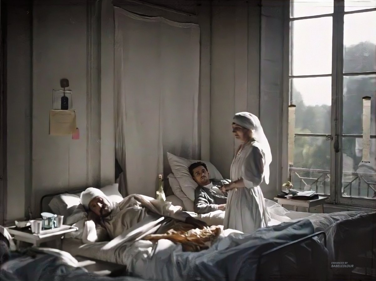 За солдатами ухаживают. Госпиталь 1 мировой войны Франции. Сестра милосердия в живописи.