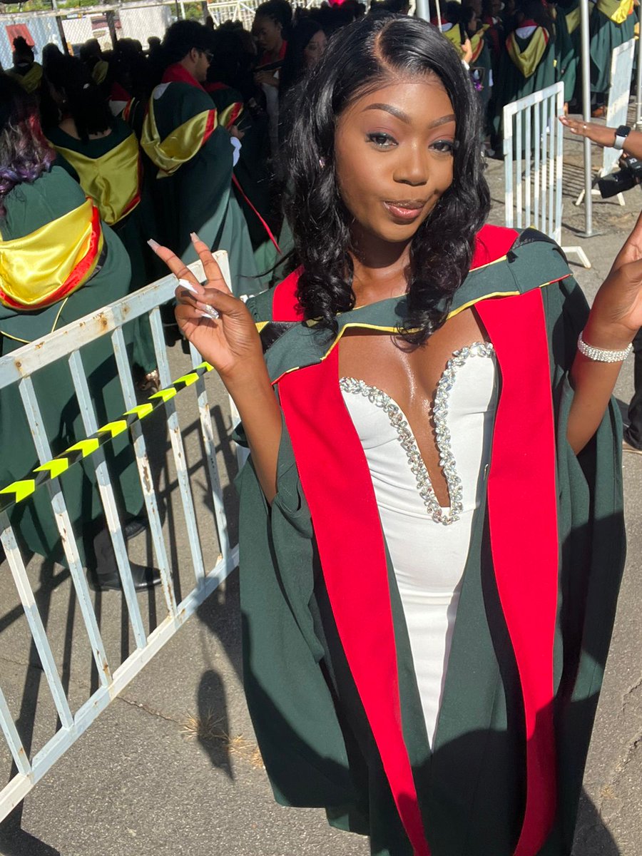 cinnamon_fel's tweet photo. I came, I saw, I graduated! 👩🏾‍🎓
Bachelor of Medicine, Bachelor of Surgery, MBBS 👩🏽‍⚕️
#GodisGracious #ug #grad2023 https://t.co/AuVsu0jE1f