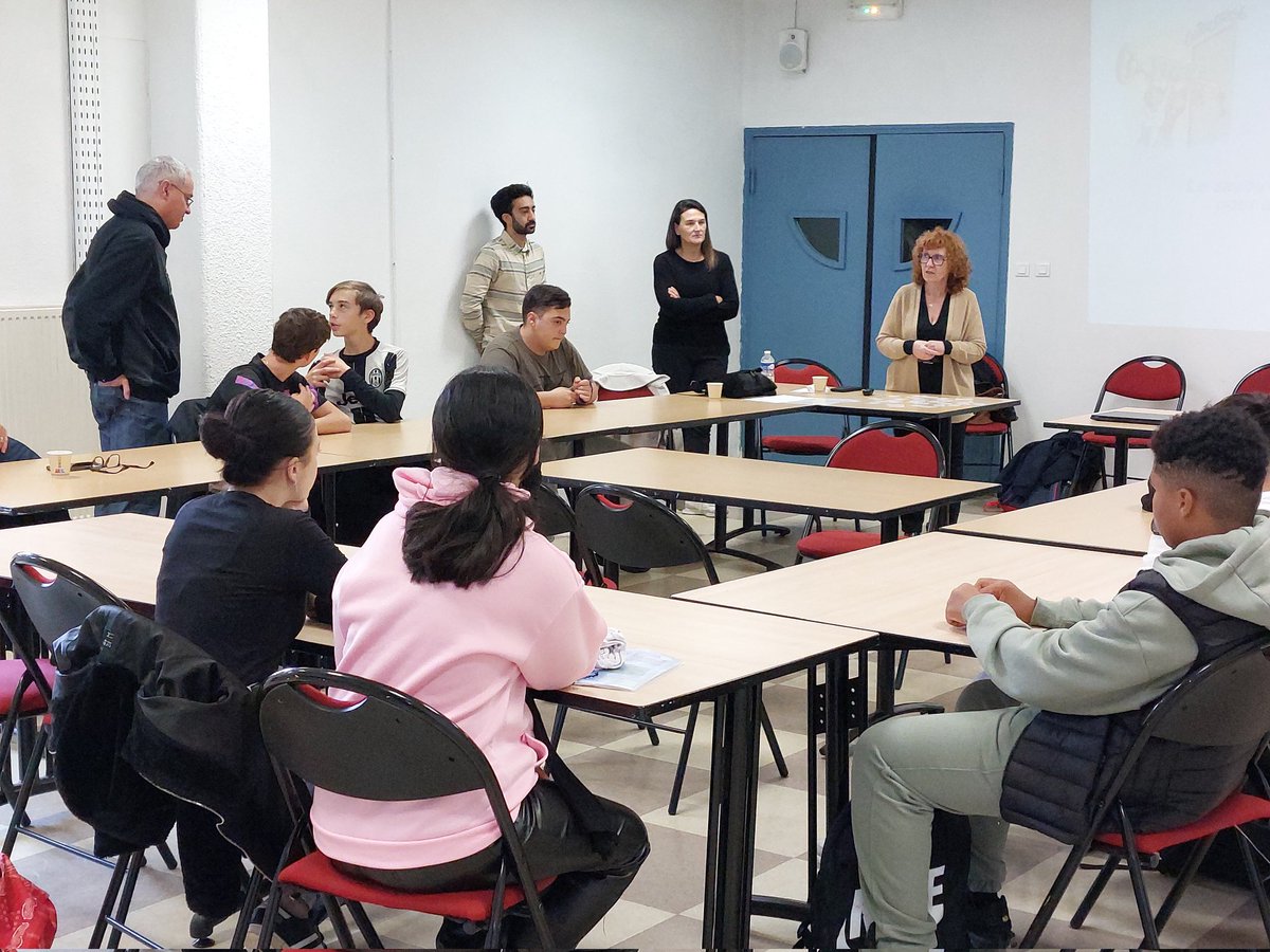 KaciDiha's tweet photo. Journée COACHING "savoirs-être en entreprise"  pour 135 élèves de 3ème.  Merci à #FACE84 Mme Françon et aux 10 professionnels pour leur mobilisation à nos côtés. Accompagnement, Ambition scolaire, confiance en soi et bienveillance. @dsden84 @AcAixMarseille @monstagetroisieme https://t.co/0bxDEilVnr