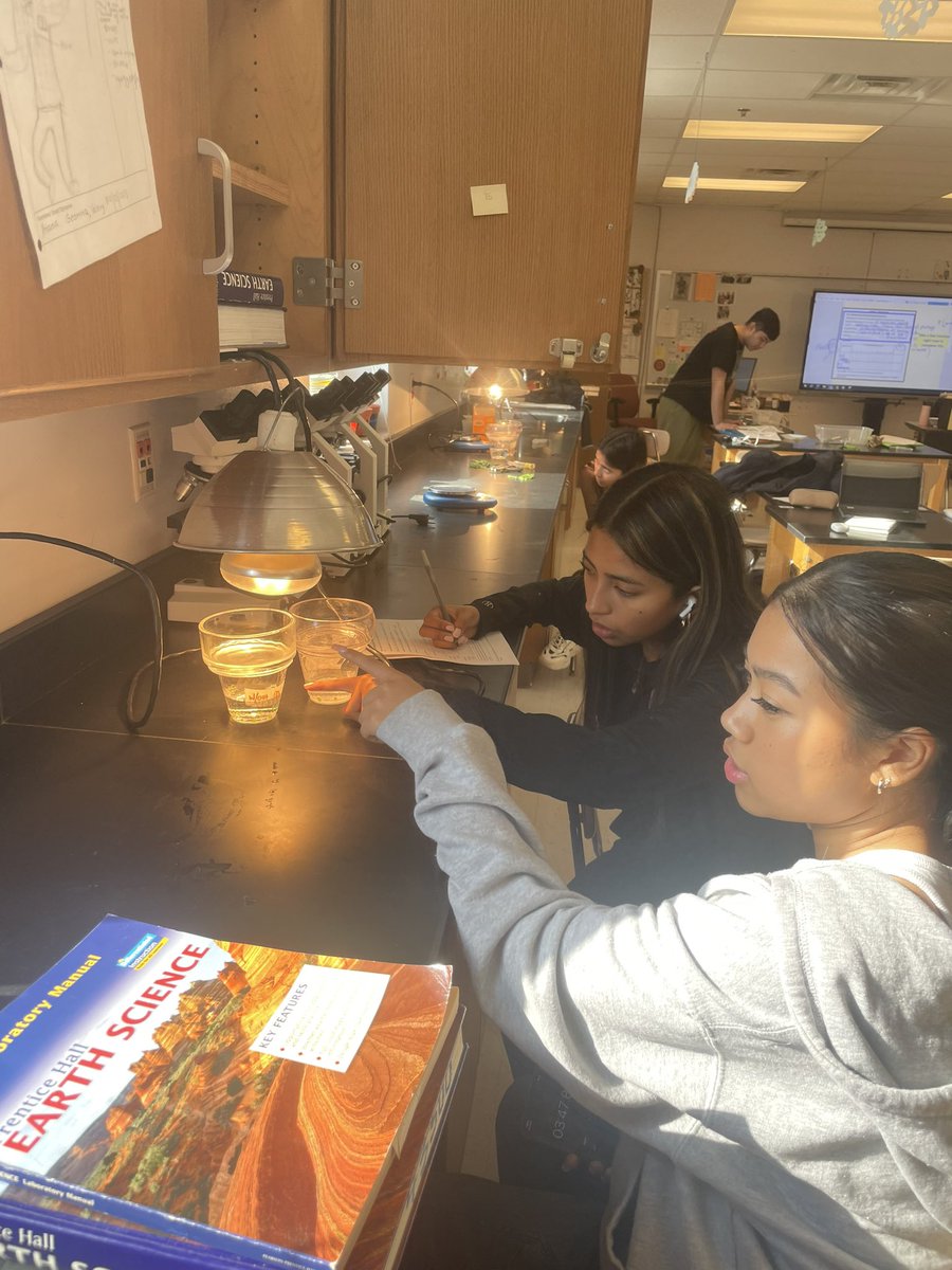 DeptScience's tweet photo. Lots going on in our classrooms this week - dissections, measuring rate of photosynthesis, and working in some sunlight! https://t.co/KZHmYSEFJD