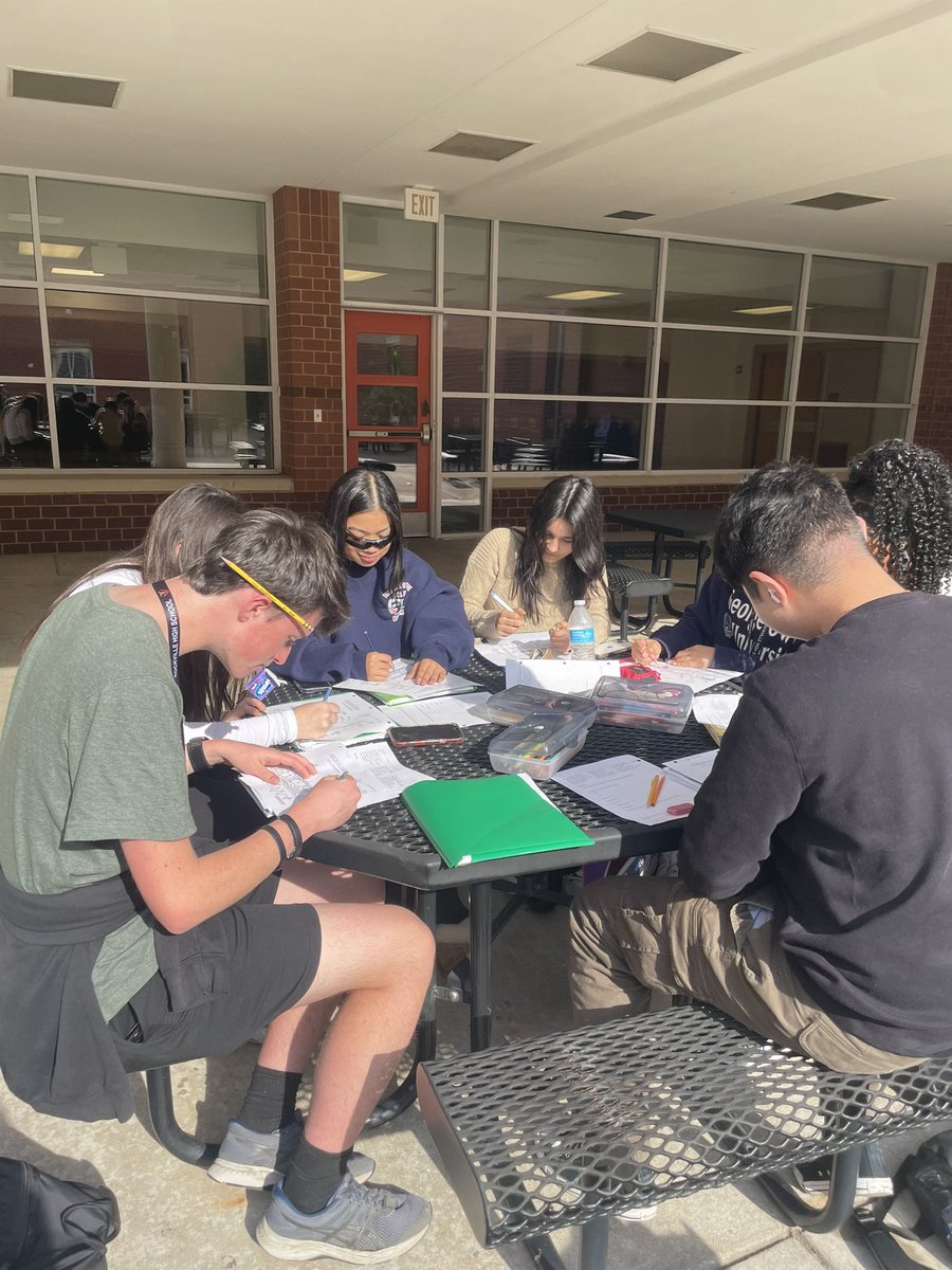 DeptScience's tweet photo. Lots going on in our classrooms this week - dissections, measuring rate of photosynthesis, and working in some sunlight! https://t.co/KZHmYSEFJD