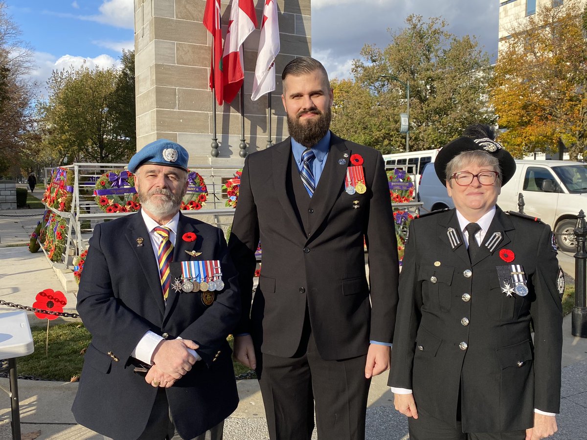 In preparation for Remembrance Day ceremonies in #ldnont tomorrow, SJA Southwestern Ontario Regional Branch members laid the branch wreath at the London Cenotaph today. #LestWeForget #StJohnRemembers