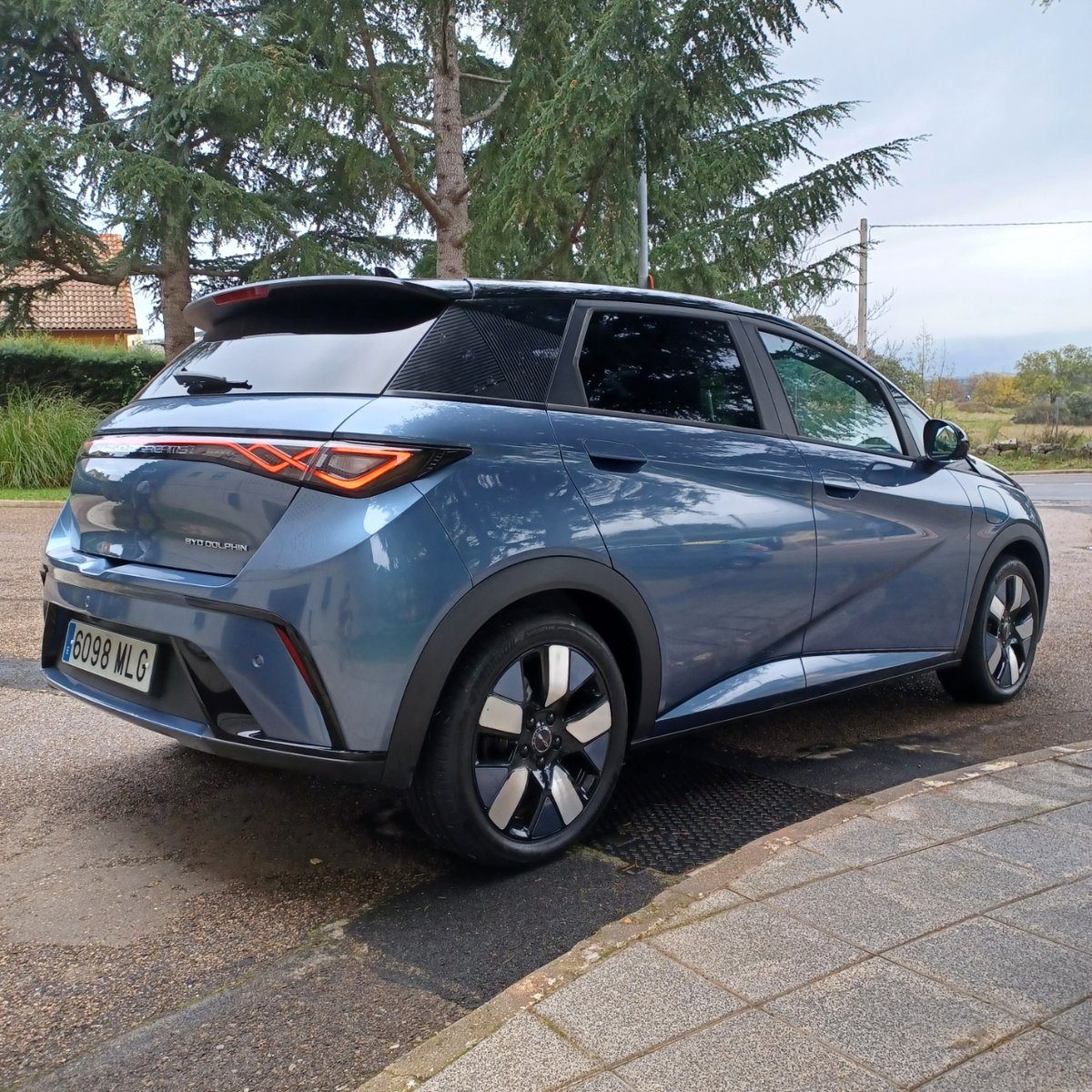 car_and_driver's tweet image. 🐬 El #BYDDolphin no puede pasar desapercibido. Atención a lo que ofrece:

🚀 200 CV
⚡ Más de 400 CV de autonomía
🫰 Precio inferior a 25.000€
🆗 Grata sensación de calidad percibida
🏃‍♂️ Entrega inmediata