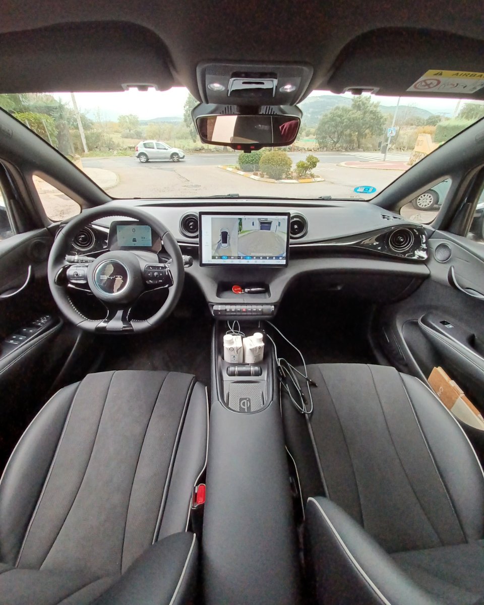car_and_driver's tweet image. 🐬 El #BYDDolphin no puede pasar desapercibido. Atención a lo que ofrece:

🚀 200 CV
⚡ Más de 400 CV de autonomía
🫰 Precio inferior a 25.000€
🆗 Grata sensación de calidad percibida
🏃‍♂️ Entrega inmediata